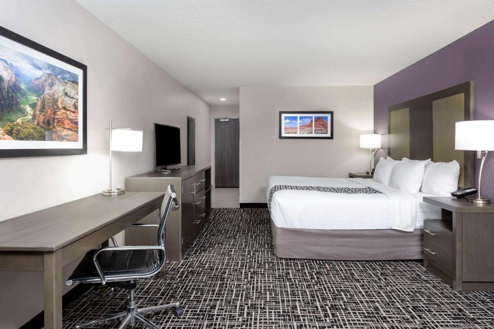 Executive King Room - Non-Smoking interior