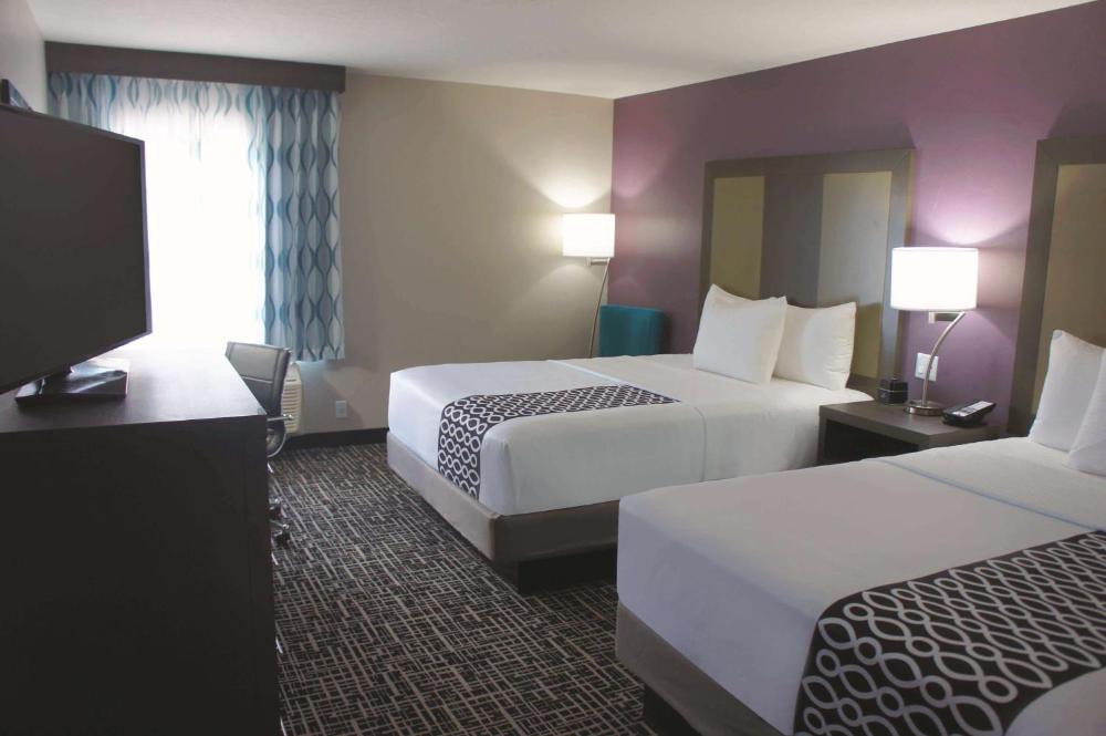 Queen Room with Two Queen Beds interior